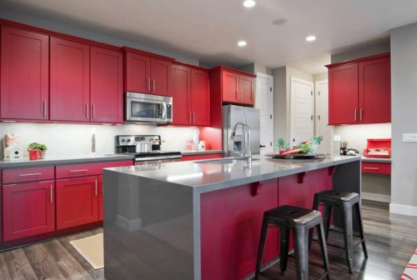 Красная кухня — особенности оформления кухни яркого цвета (50 фото) Интерьер кухни в красных тонах