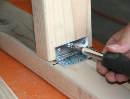 Как сделать мини-катапульту из дерева в домашних условиях